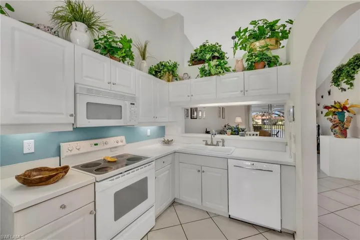 2469 Millcreek Ln 204, Naples, Florida 34119