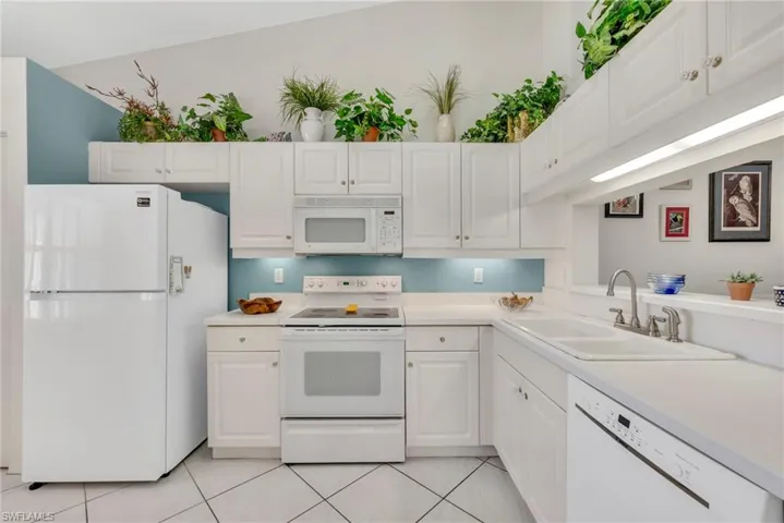 2469 Millcreek Ln 204, Naples, Florida 34119