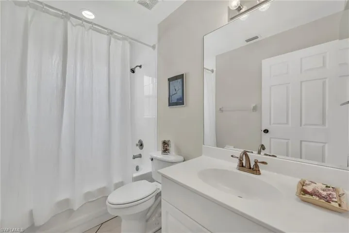 2469 Millcreek Ln 204, Naples, Florida 34119
