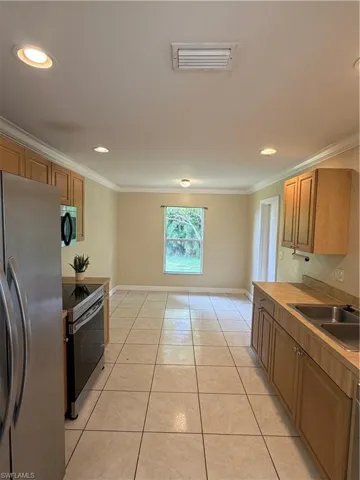 409 Candlewick Cir E, Lehigh Acres, Florida 33936