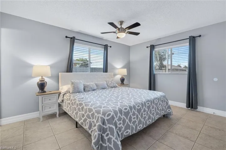 1015 Se 25th Ln, Cape Coral, Florida 33904