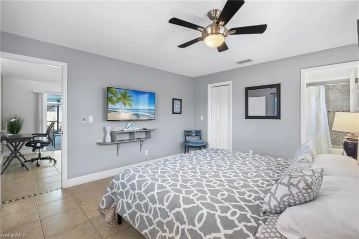 1015 Se 25th Ln, Cape Coral, Florida 33904