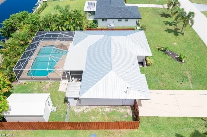 Birds eye view of property