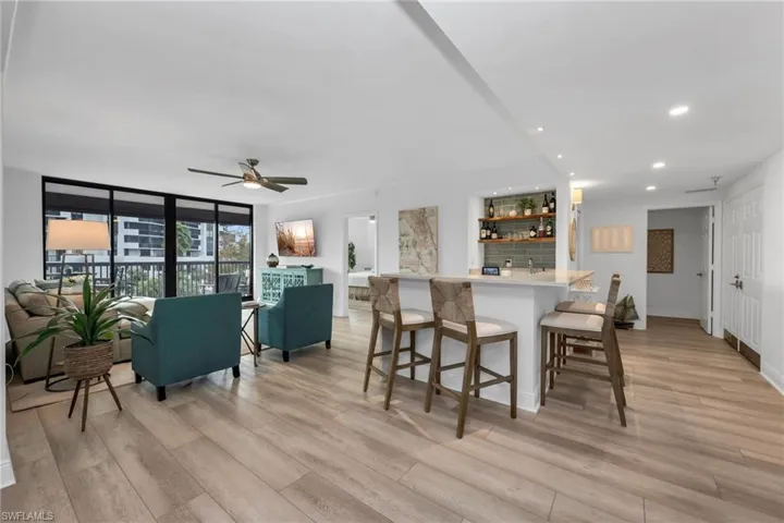 Living/ Bar area