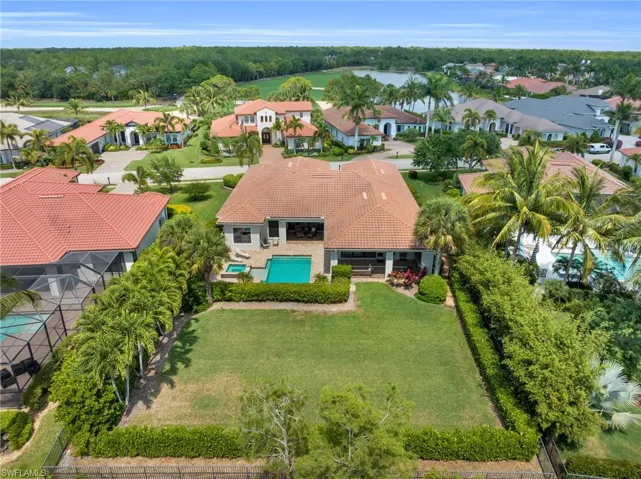 Extra large fenced in yard