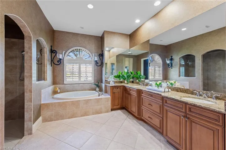 Large Primary ensuite bath