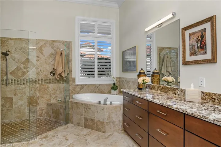 9413  Napoli  LN, Naples, FL 34113