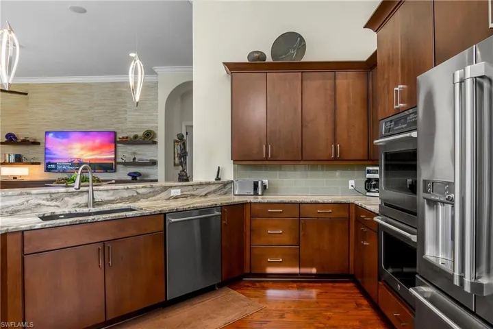 9413  Napoli  LN, Naples, FL 34113