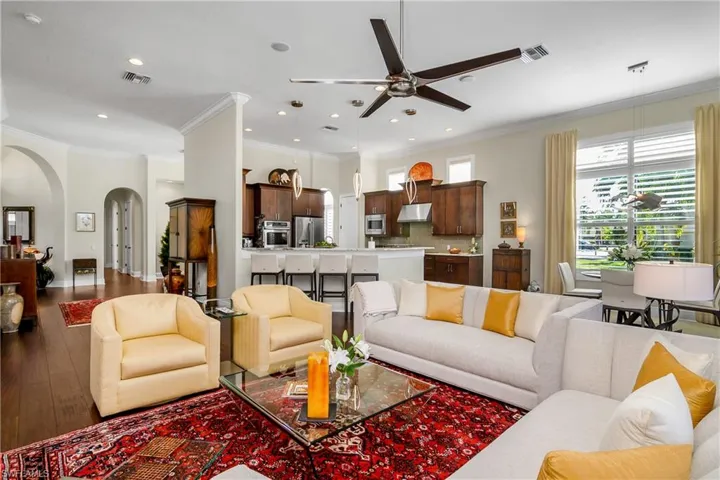 9413  Napoli  LN, Naples, FL 34113