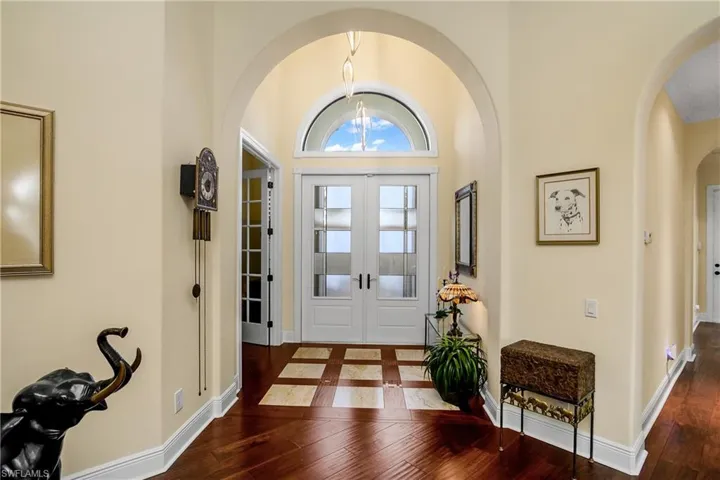 9413  Napoli  LN, Naples, FL 34113