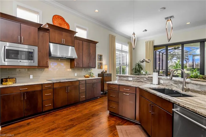 9413  Napoli  LN, Naples, FL 34113