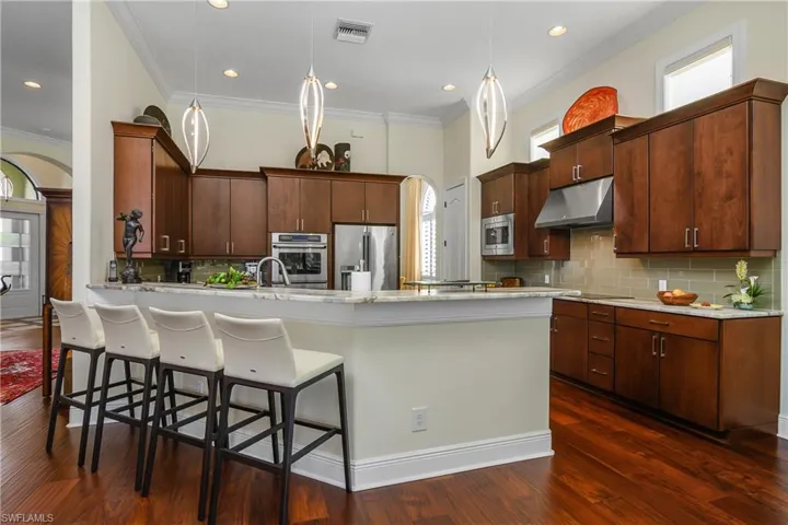 9413  Napoli  LN, Naples, FL 34113