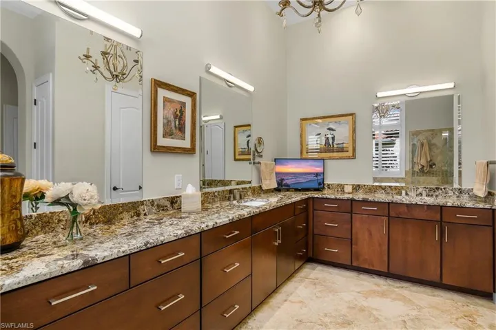 9413  Napoli  LN, Naples, FL 34113