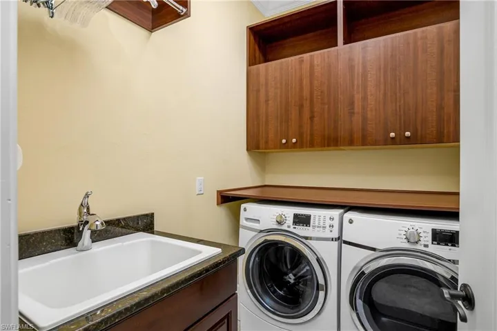 9413  Napoli  LN, Naples, FL 34113