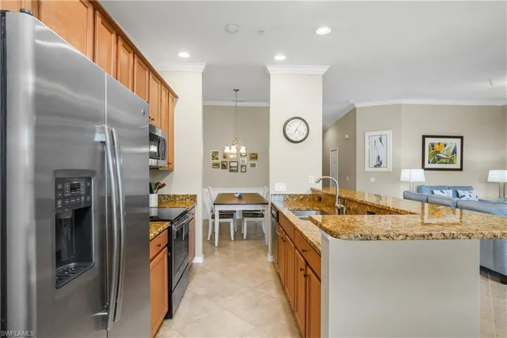 Kitchen sits between the breakfast cafe and dining area.