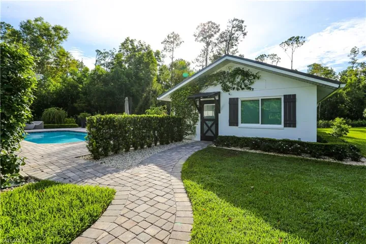 5840 Bur Oaks Ln, Naples, Florida 34119