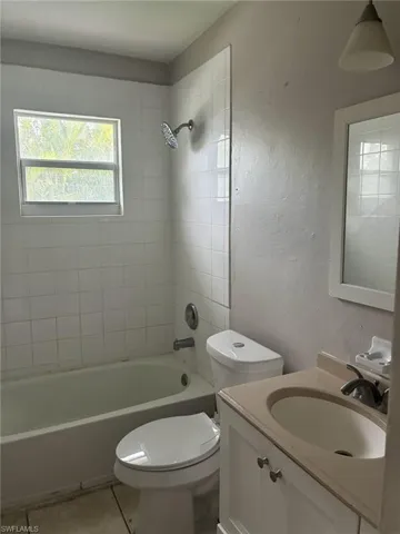 4923  Vincennes  CT, Cape Coral, FL 33904