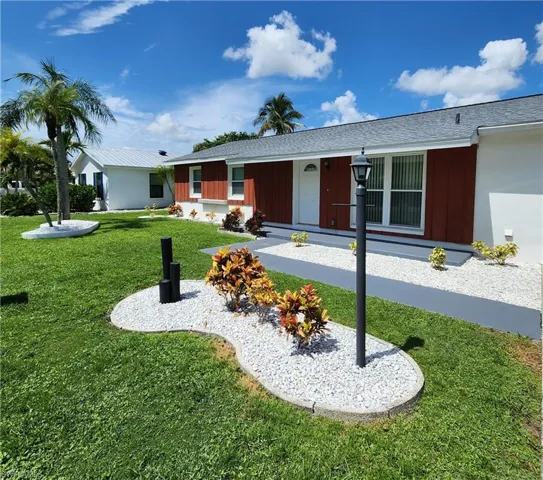 1061  Ridgeway  DR, North Fort Myers, FL 33903