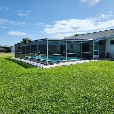 1061  Ridgeway  DR, North Fort Myers, FL 33903
