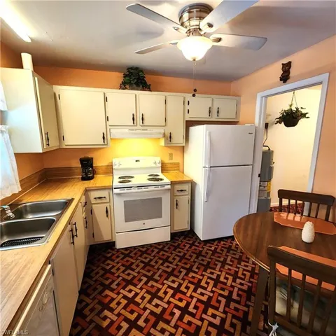 1061  Ridgeway  DR, North Fort Myers, FL 33903