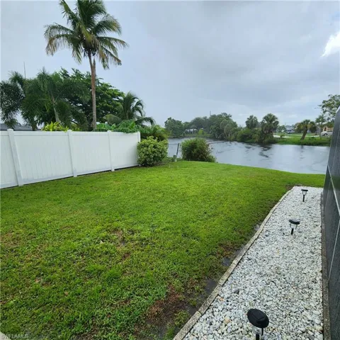1061  Ridgeway  DR, North Fort Myers, FL 33903