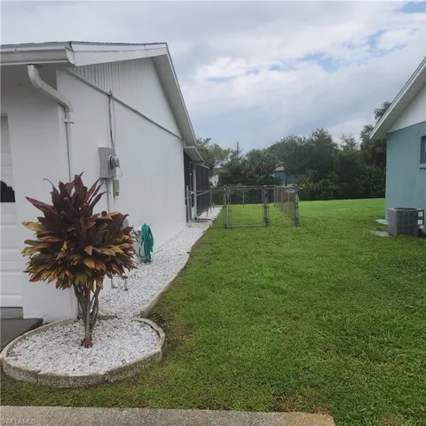 1061  Ridgeway  DR, North Fort Myers, FL 33903