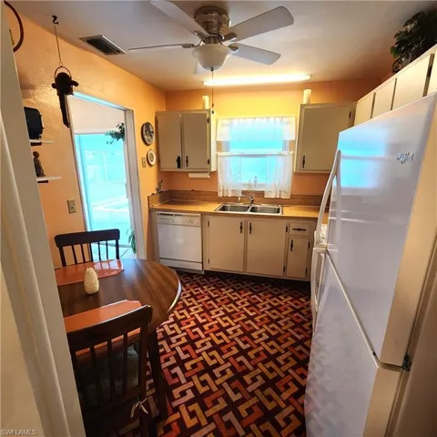 1061  Ridgeway  DR, North Fort Myers, FL 33903