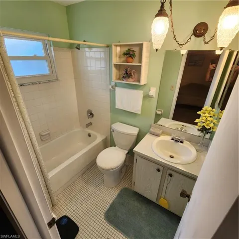 1061  Ridgeway  DR, North Fort Myers, FL 33903