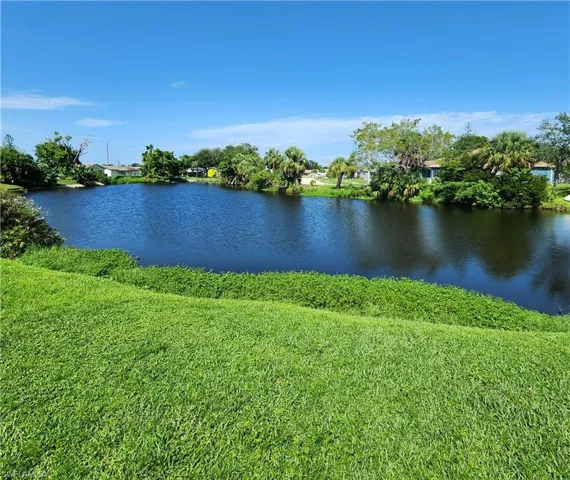 1061  Ridgeway  DR, North Fort Myers, FL 33903