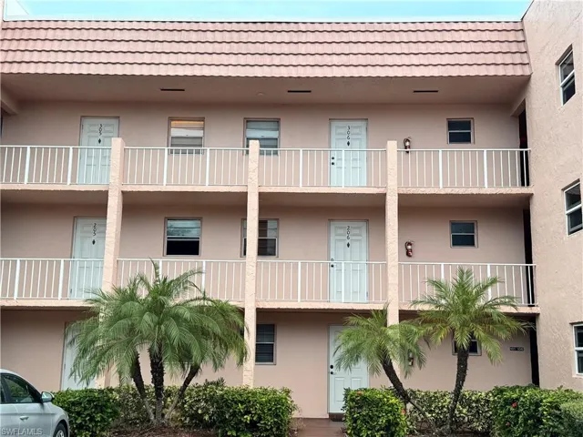 View of apartment building / complex