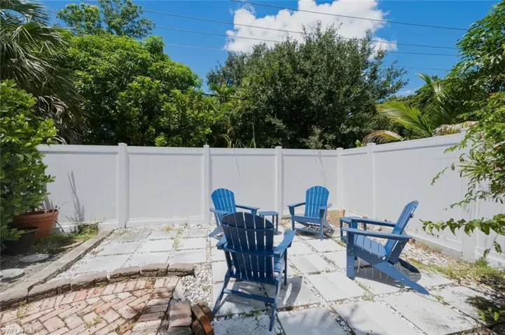 1274 Pine Ct, Naples, Florida 34102