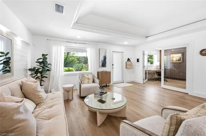 1274 Pine Ct, Naples, Florida 34102