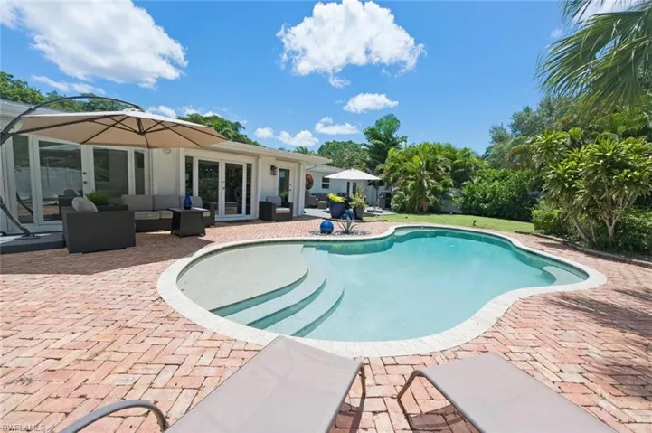 1274 Pine Ct, Naples, Florida 34102