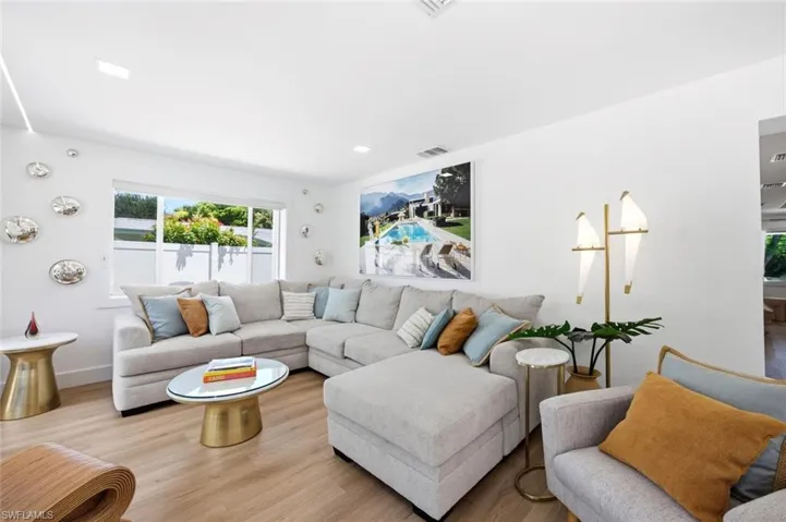 1274 Pine Ct, Naples, Florida 34102