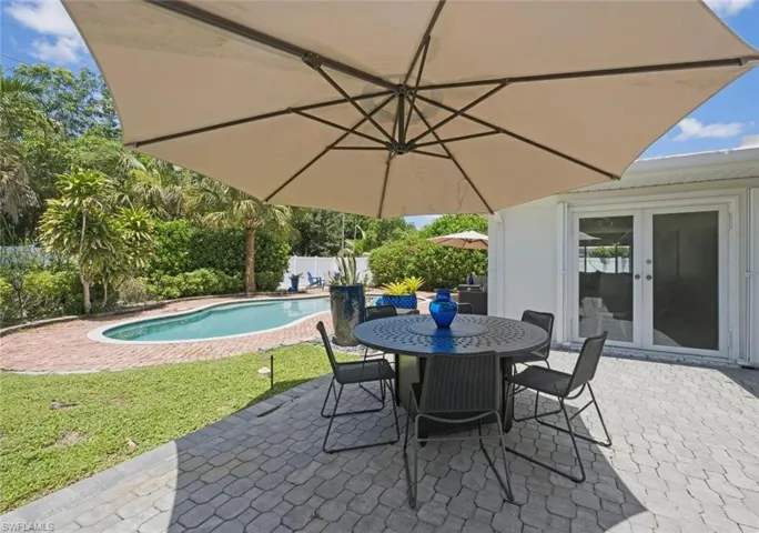 1274 Pine Ct, Naples, Florida 34102