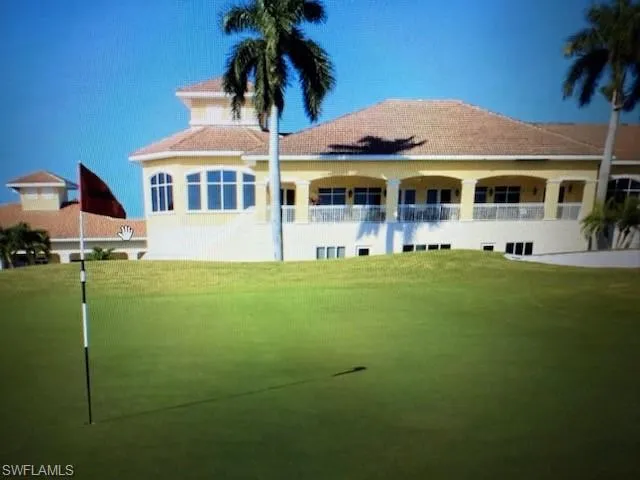 Surrounding community with a yard