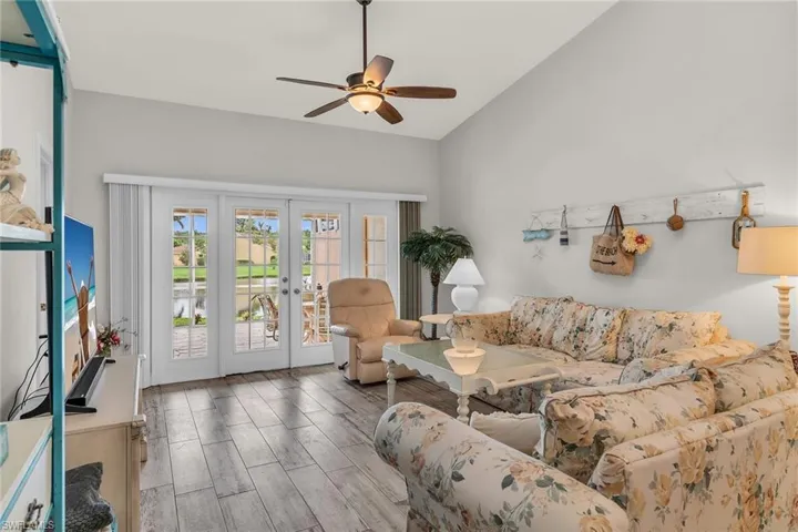 105  Tanglewood  CT, Naples, FL 34113
