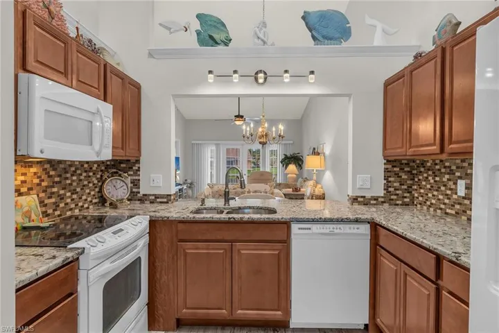 105  Tanglewood  CT, Naples, FL 34113