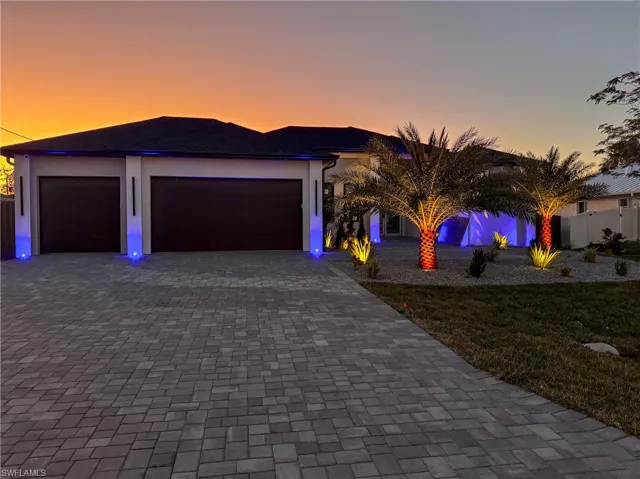 View of front of house featuring a yard and a garage