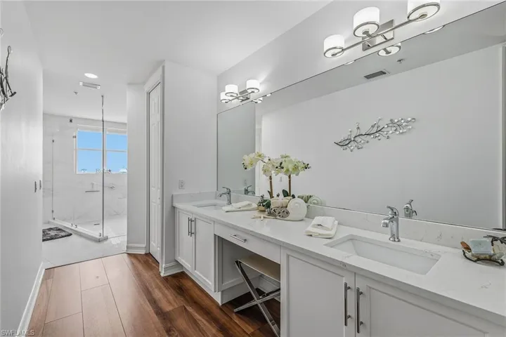9566 Gulf Shore Dr 201, Naples, Florida 34108