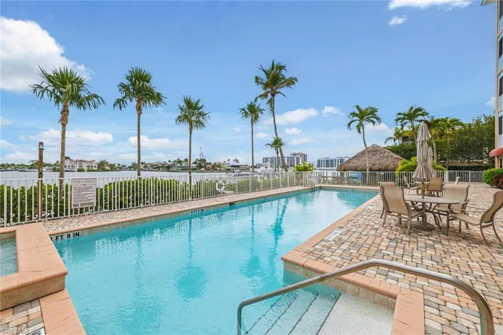 9566 Gulf Shore Dr 201, Naples, Florida 34108