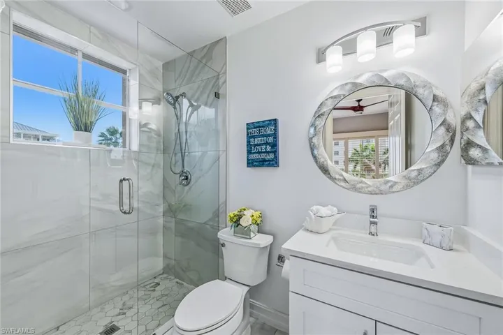 9566 Gulf Shore Dr 201, Naples, Florida 34108
