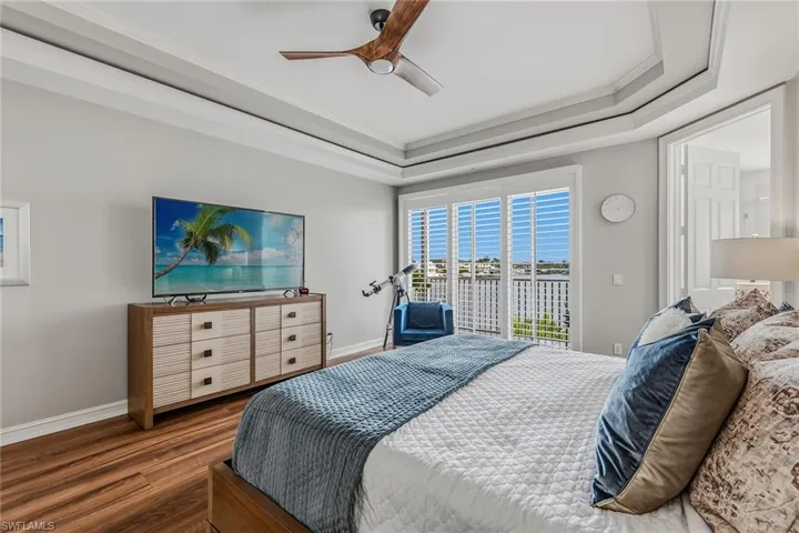 9566 Gulf Shore Dr 201, Naples, Florida 34108