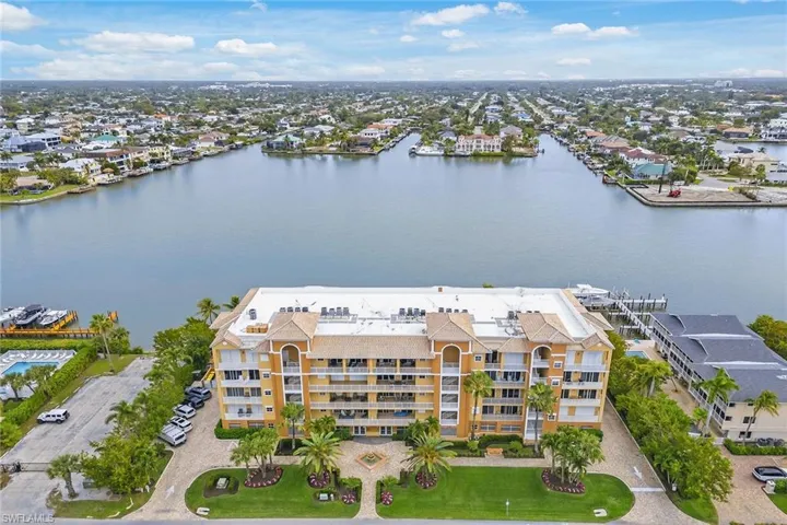 9566 Gulf Shore Dr 201, Naples, Florida 34108
