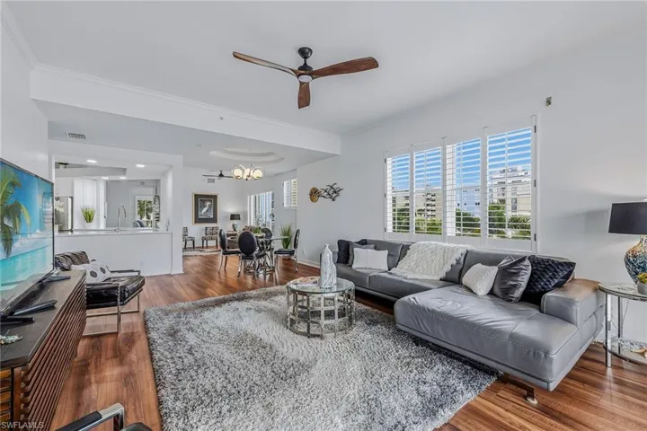 9566 Gulf Shore Dr 201, Naples, Florida 34108
