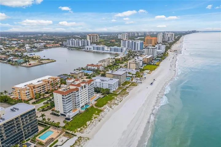 9566 Gulf Shore Dr 201, Naples, Florida 34108