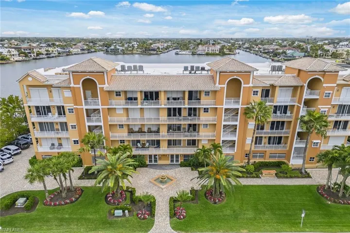 9566 Gulf Shore Dr 201, Naples, Florida 34108
