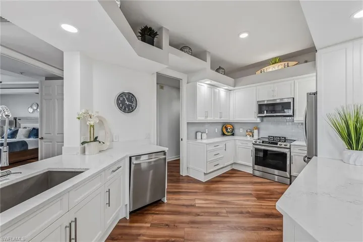 9566 Gulf Shore Dr 201, Naples, Florida 34108