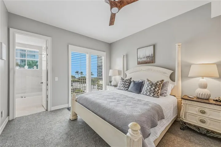 9566 Gulf Shore Dr 201, Naples, Florida 34108