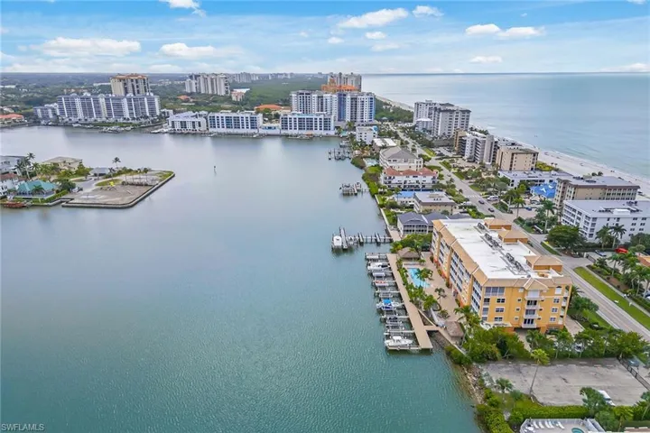 9566 Gulf Shore Dr 201, Naples, Florida 34108